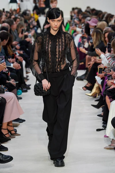 Look 16